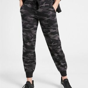 Athleta Triumph Camo Joggers